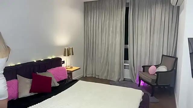 Explore our live girls sluts from our Custom and Multi clubs and checkout exclusive access to highly interactive content, such as shape, hair, titties, pussy type and many more.