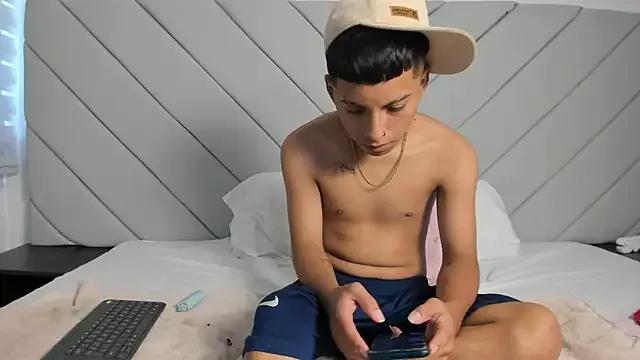 little_kris1 from StripChat is Freechat