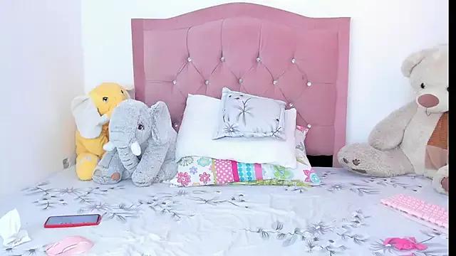 LittleAngelx from StripChat