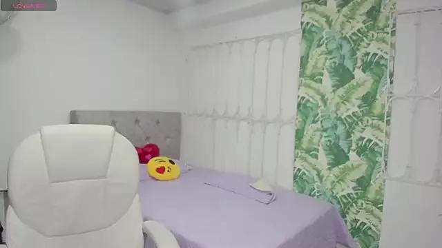 littlee_red from StripChat is Freechat