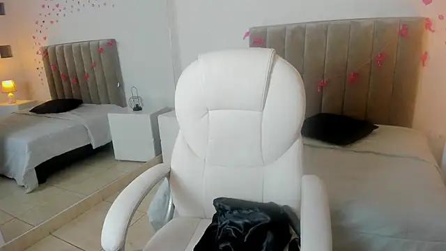 Explore our live girls sluts from our Custom and Multi clubs and checkout exclusive access to highly interactive content, such as shape, hair, titties, pussy type and many more.