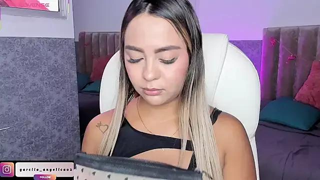 LittleePeach from StripChat is Freechat