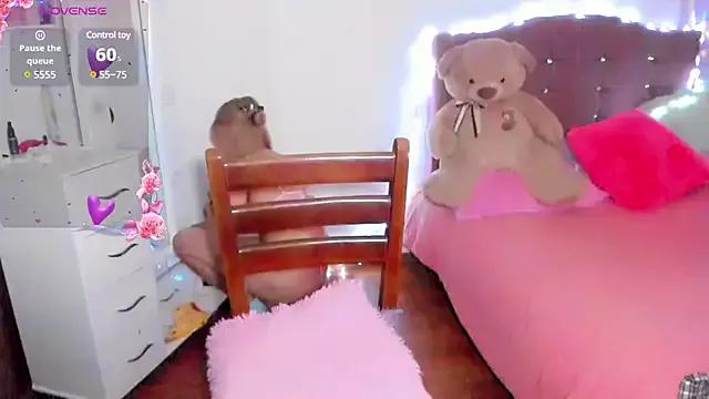 Littlejessy from StripChat