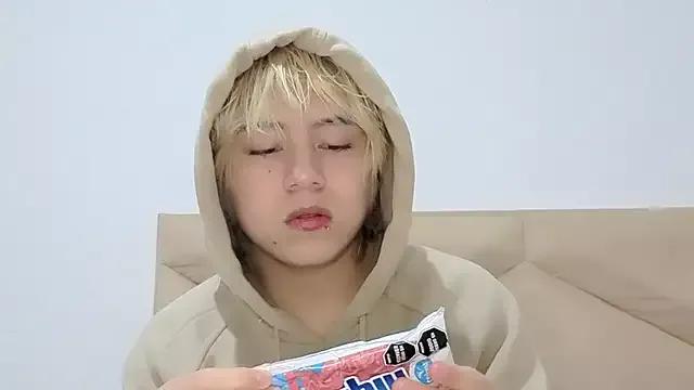 LittleKiioTatsuki from StripChat