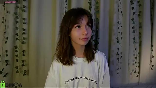 LittleOriana from StripChat