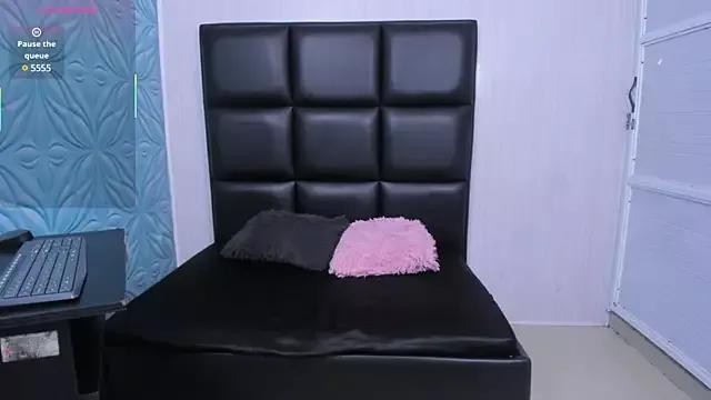 Explore our live girls sluts from our Custom and Multi clubs and checkout exclusive access to highly interactive content, such as shape, hair, titties, pussy type and many more.