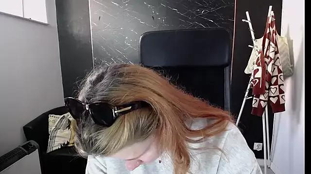 littleviki7 from StripChat