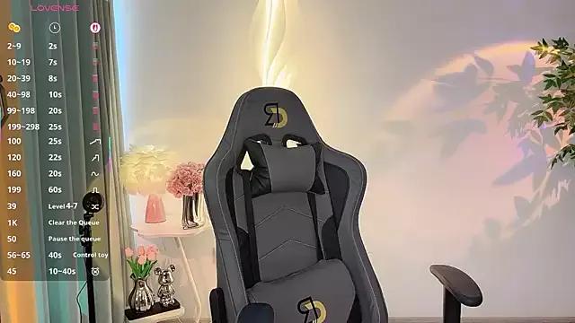 Liz-nn webcams show profile image 