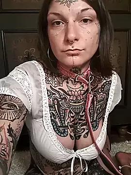 lizzardqueeen from StripChat
