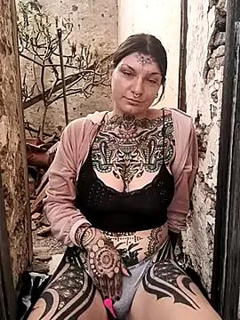 lizzardqueeen from StripChat
