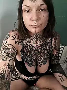 lizzardqueeen from StripChat