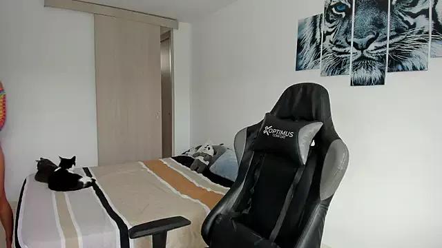 lizzyluk_ch from StripChat