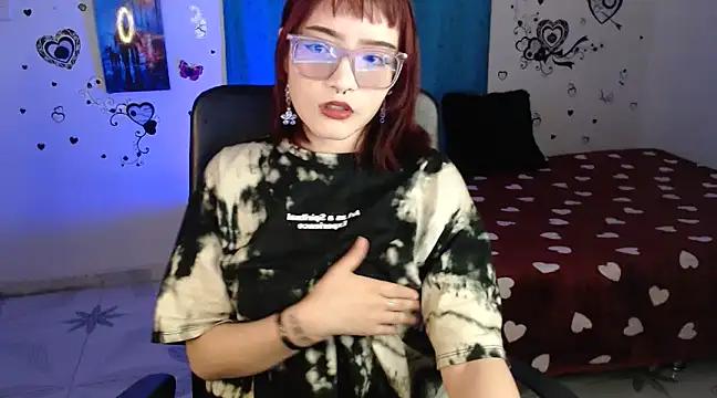 LizzyRoses17 from StripChat