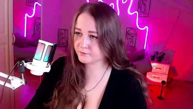 LizzyShine from StripChat