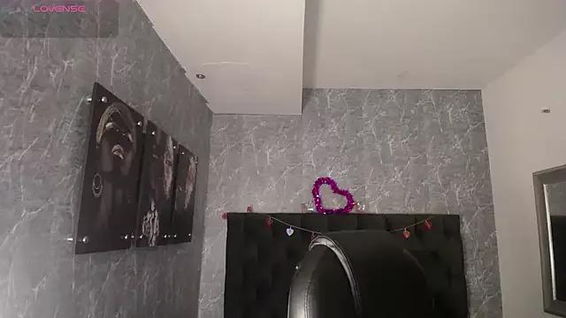 Explore our live girls sluts from our Custom and Multi clubs and checkout exclusive access to highly interactive content, such as shape, hair, titties, pussy type and many more.