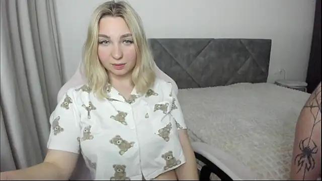 llolilove from StripChat