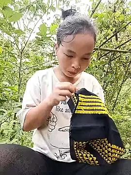 Lmaylili from StripChat is Freechat