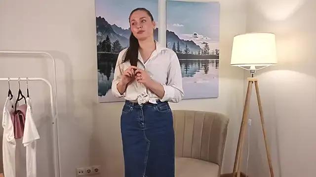 LoisGuyse from StripChat is Freechat