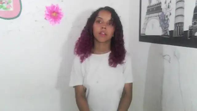 Lola-Pretty from StripChat