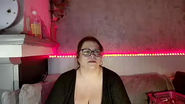 Lola-squirt from StripChat