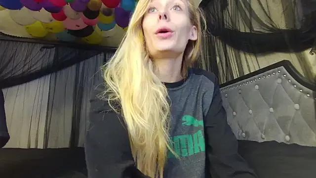 Lola_BugsBunny from StripChat is Freechat