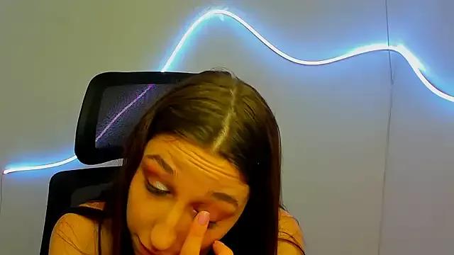 Explore our live girls sluts from our Custom and Multi clubs and checkout exclusive access to highly interactive content, such as shape, hair, titties, pussy type and many more.
