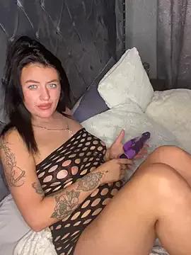 Photos of LolaRaee from StripChat is Freechat