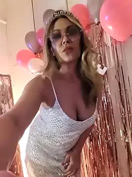lolavalecuatro from StripChat