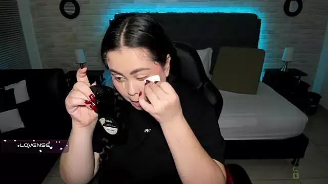 Explore our live girls sluts from our Custom and Multi clubs and checkout exclusive access to highly interactive content, such as shape, hair, titties, pussy type and many more.
