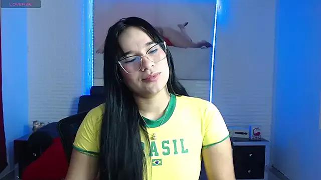 Lolitta_xxx from StripChat
