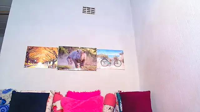 LoloQueen5 from StripChat is Freechat