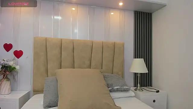 Loly_petitte from StripChat