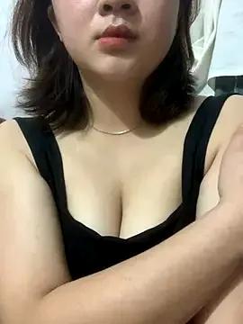 Lonnina from StripChat is Freechat