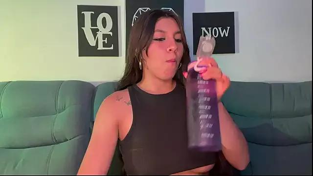 loolla_23 from StripChat