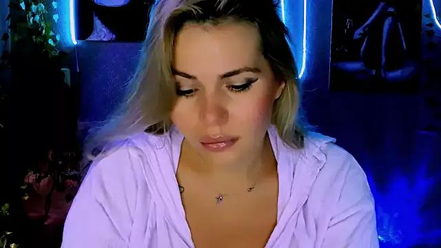 LoraBoyar webcams show profile image 