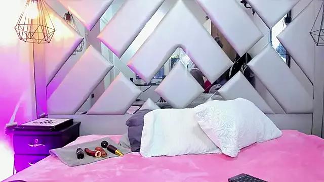 Explore our live girls sluts from our Custom and Multi clubs and checkout exclusive access to highly interactive content, such as shape, hair, titties, pussy type and many more.