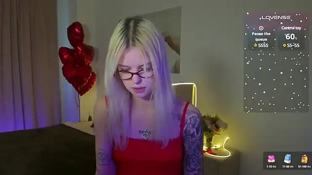 Explore our live girls sluts from our Custom and Multi clubs and checkout exclusive access to highly interactive content, such as shape, hair, titties, pussy type and many more.
