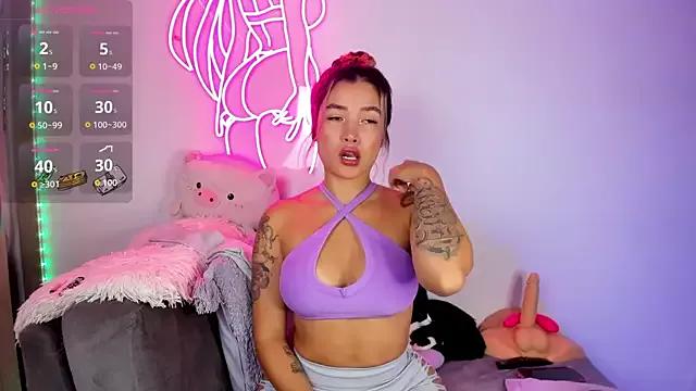 Lovejuana_ from StripChat is Freechat