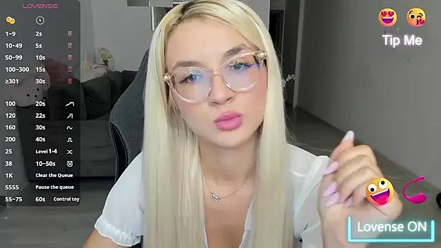LovelyBianca from StripChat is Freechat