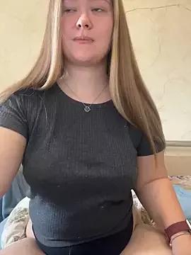 LovelyCaramelle from StripChat is Freechat