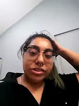 Lovelyrainn from StripChat is Freechat