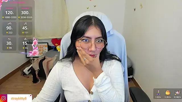 LoveLyy- from StripChat is Freechat