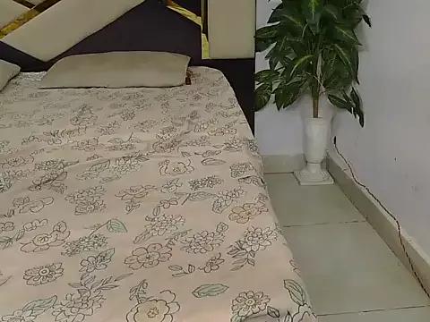 Lovelyy-couple from StripChat is Freechat