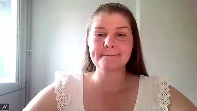 lovexCaroline from StripChat is Freechat