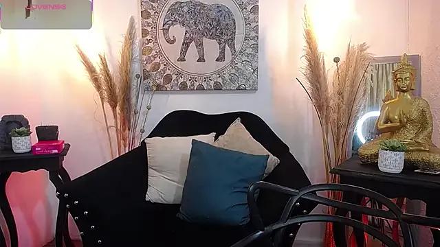 LuccyMilky from StripChat