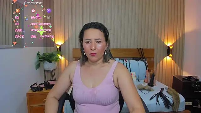 Explore our live girls sluts from our Custom and Multi clubs and checkout exclusive access to highly interactive content, such as shape, hair, titties, pussy type and many more.