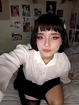 lucianasama from StripChat is Freechat