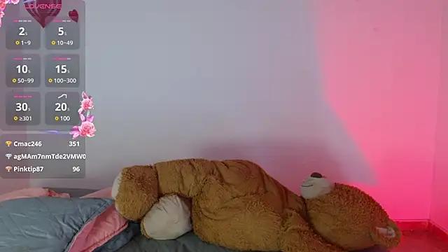 Explore our live girls sluts from our Custom and Multi clubs and checkout exclusive access to highly interactive content, such as shape, hair, titties, pussy type and many more.