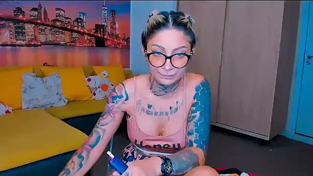 Lucky_Deniz from StripChat is Freechat