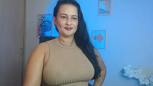 Explore our live girls sluts from our Custom and Multi clubs and checkout exclusive access to highly interactive content, such as shape, hair, titties, pussy type and many more.